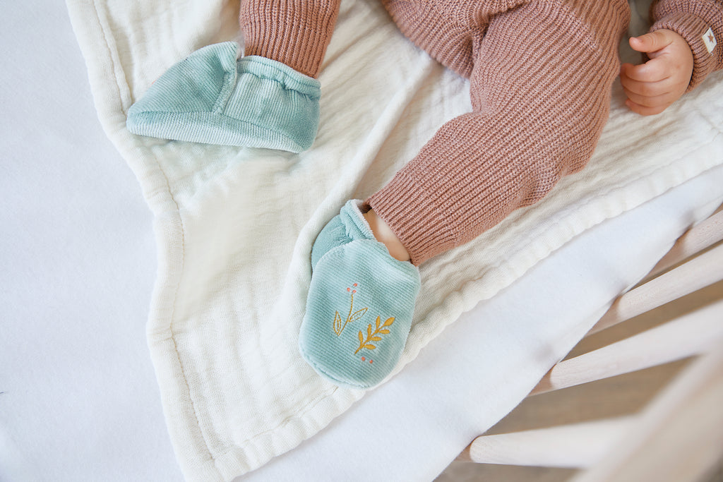 Kaloo Petites Chansons - Armband en slofjes met geluid Muis