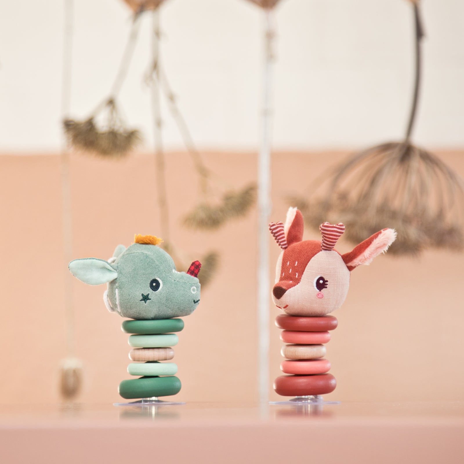 Lilliputiens - Stella Swingende rammelaar met zuignap