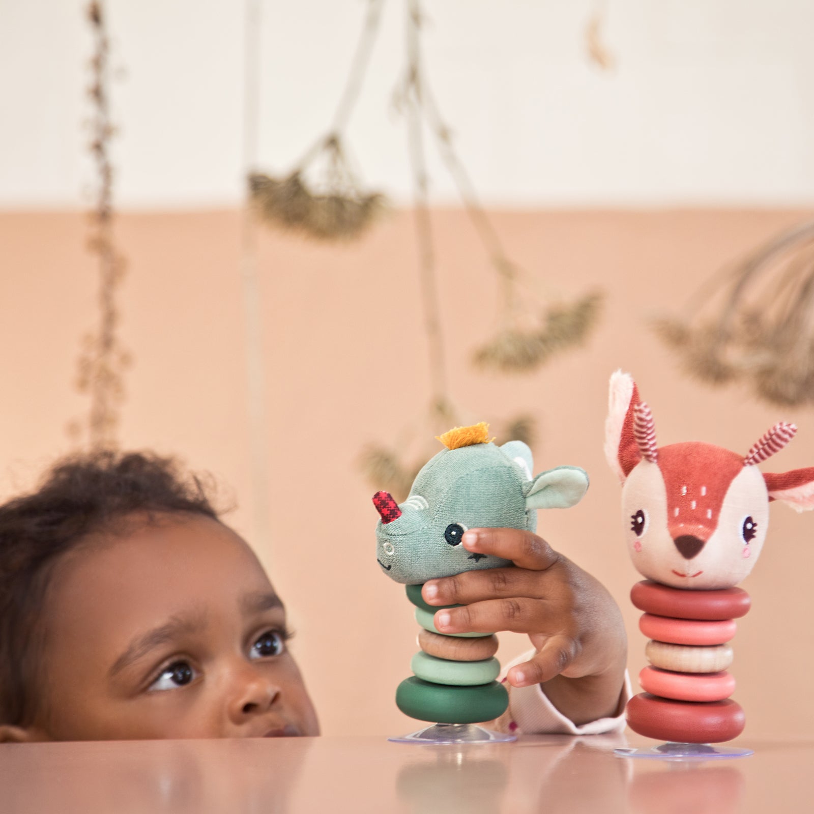 Lilliputiens - Stella Swingende rammelaar met zuignap