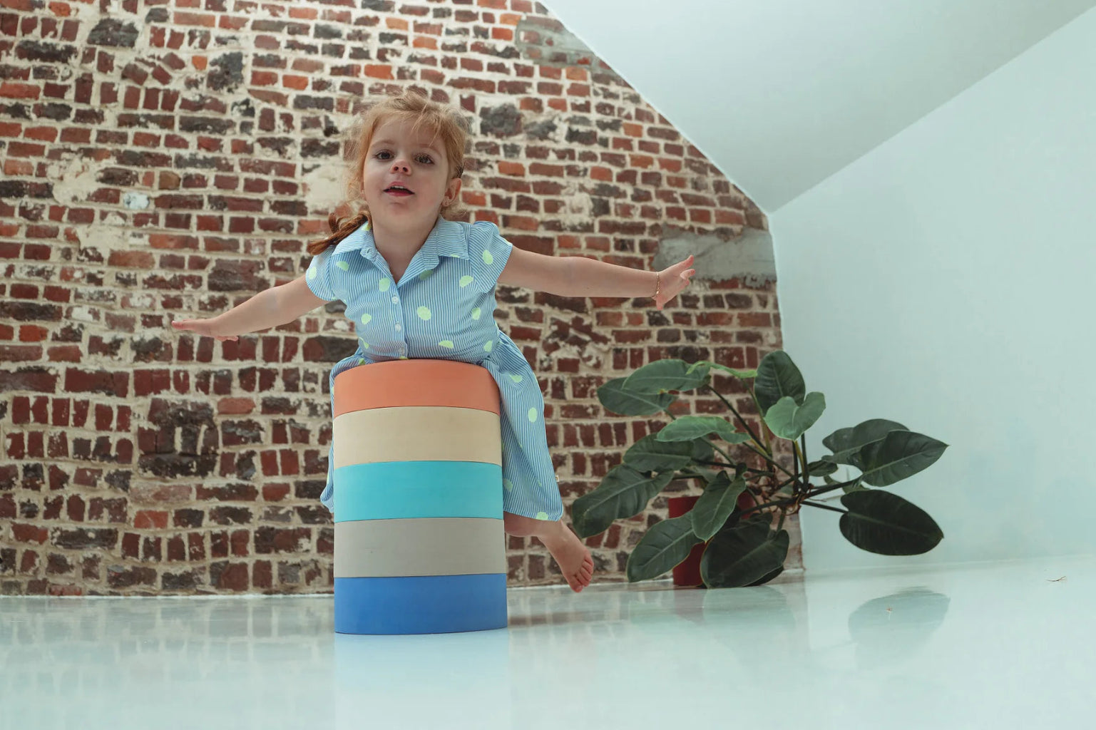 MOES Play - Rainbow Chair