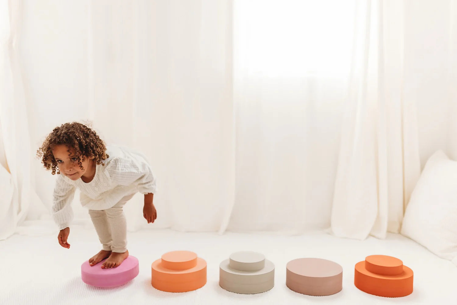 MOES play - Rainbow Chair Earth